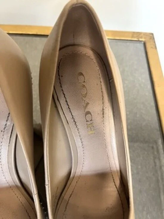 Coach Waverly High Heel Pumps. Nude/beige . Size 6.5. Very Good Condition - Picture 4 of 9